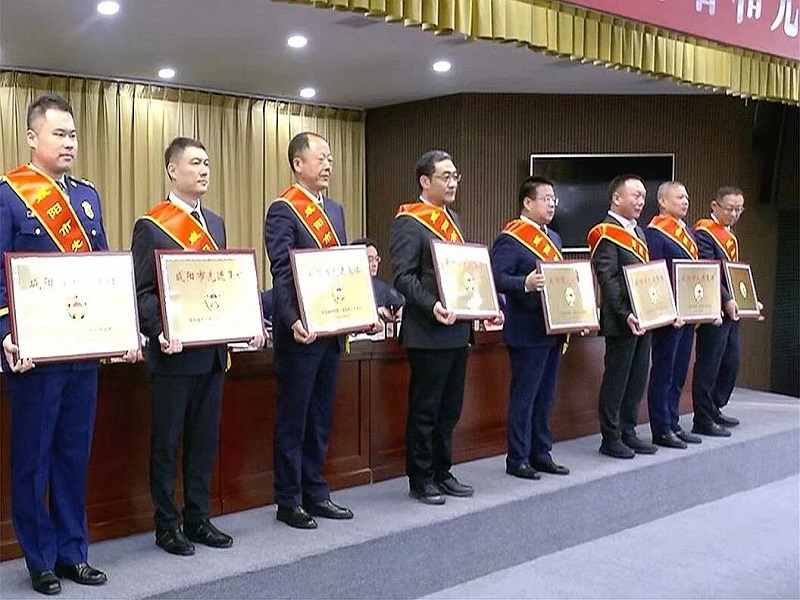 喜報(bào)！咸陽(yáng)路橋工程公司榮獲咸陽(yáng)市 “先進(jìn)集體”榮譽(yù)稱(chēng)號(hào)